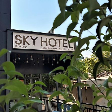 Sky Hotel Prizren Bagian luar foto