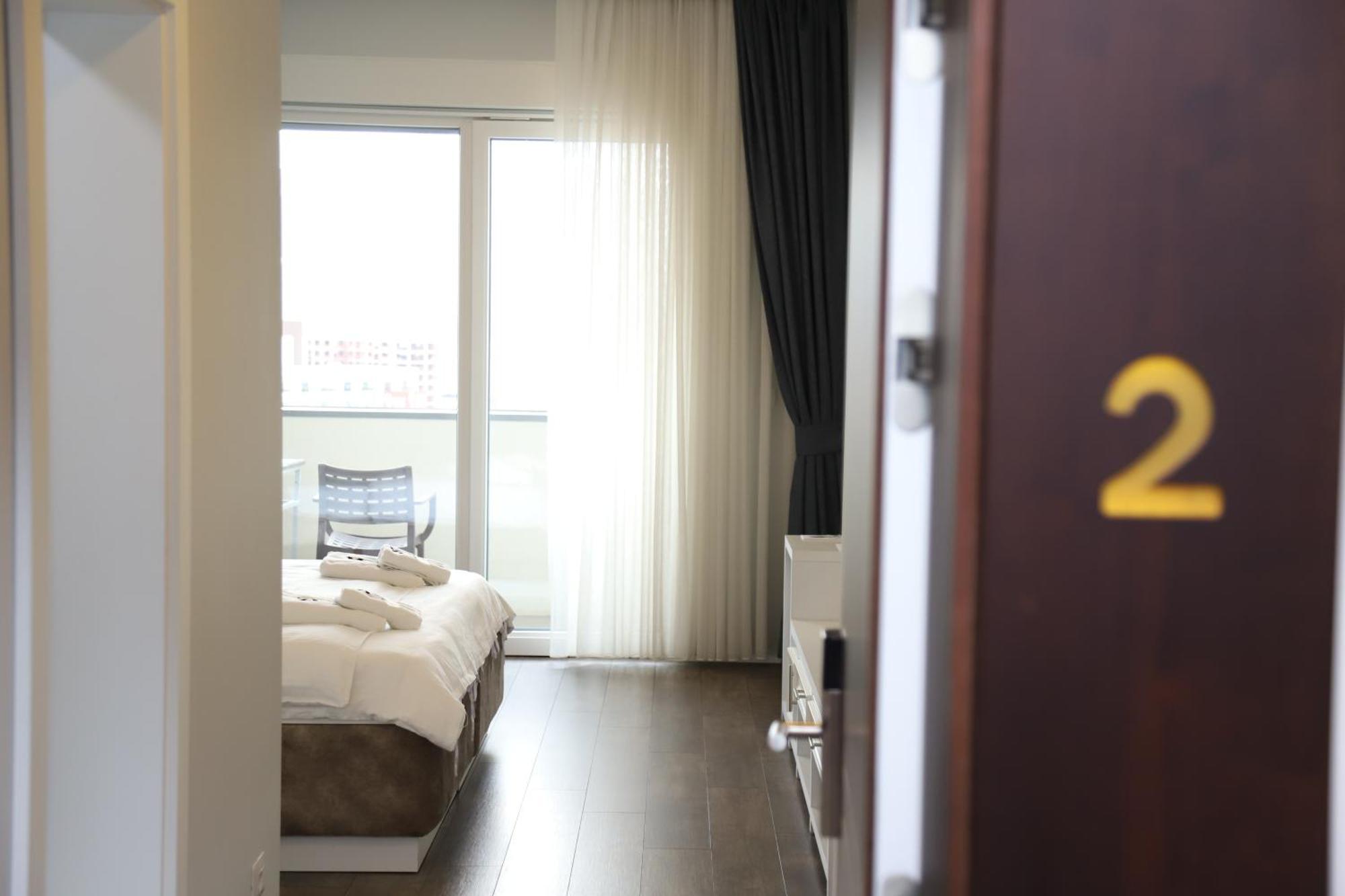 Sky Hotel Prizren Bagian luar foto