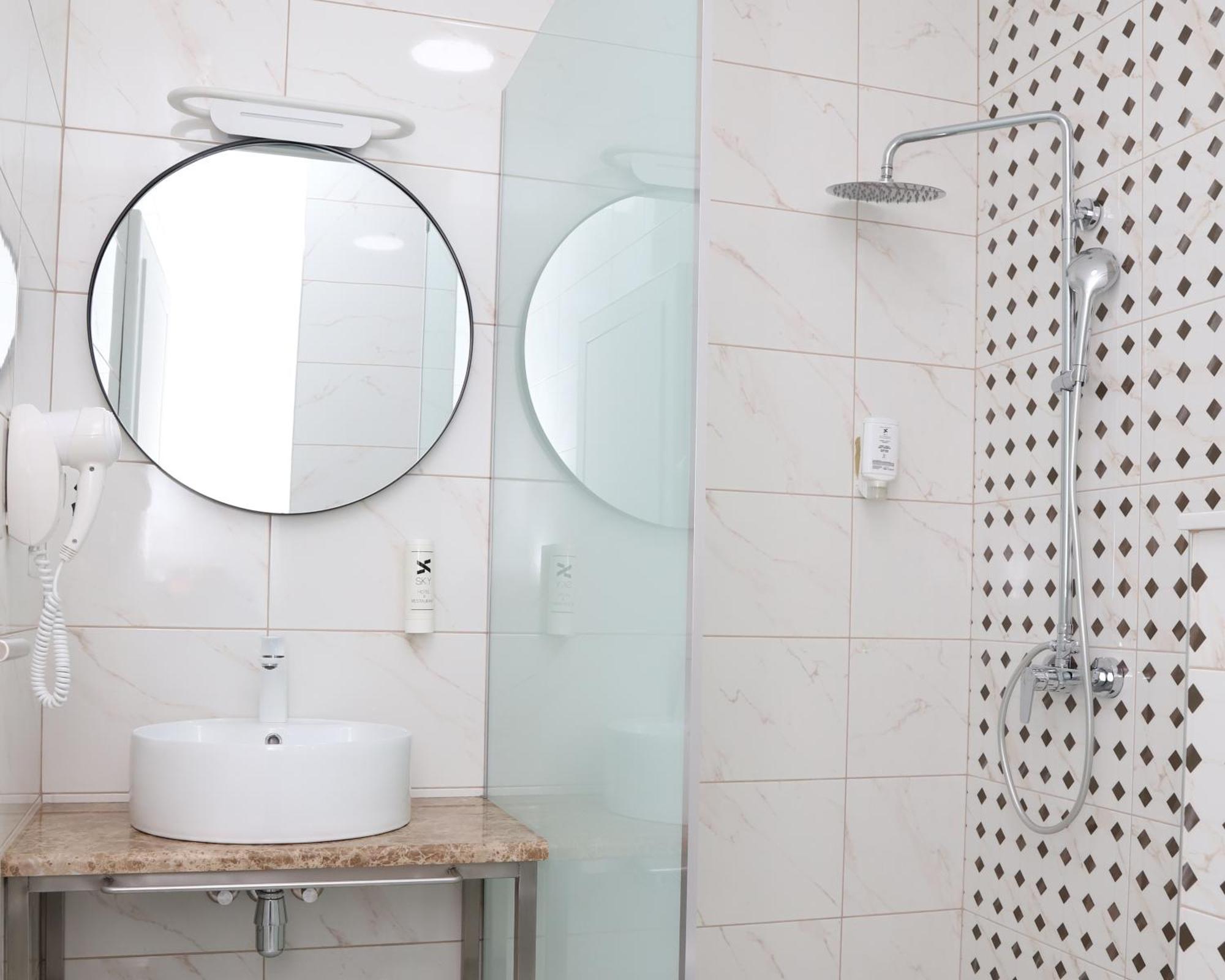 Sky Hotel Prizren Bagian luar foto