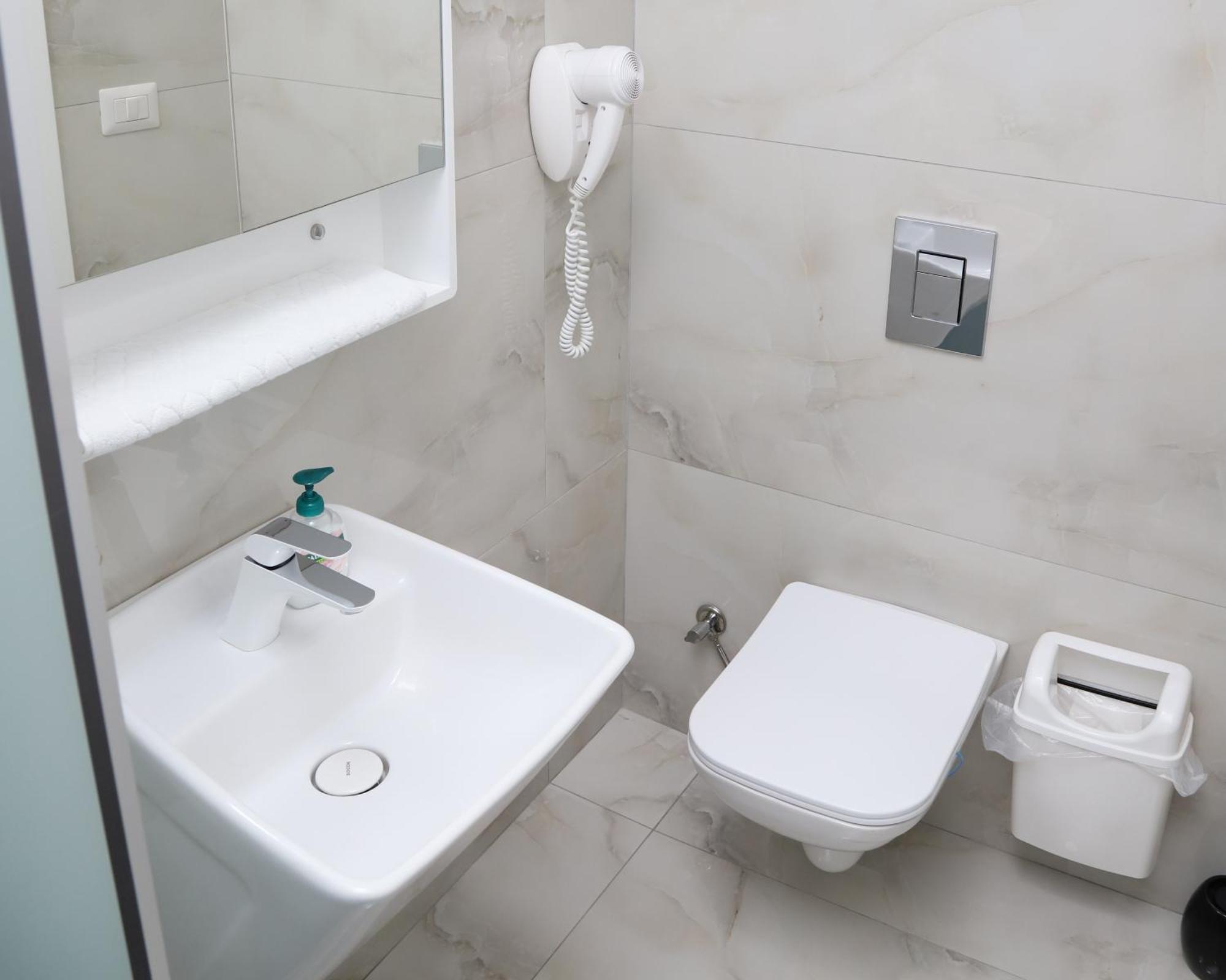 Sky Hotel Prizren Bagian luar foto
