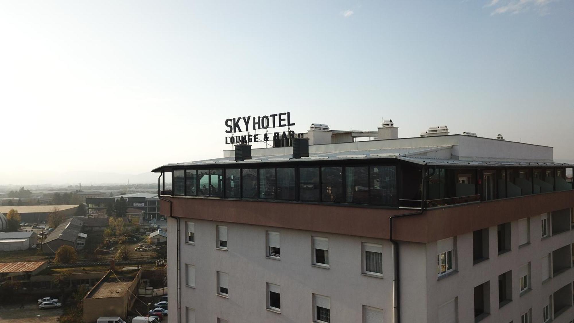 Sky Hotel Prizren Bagian luar foto