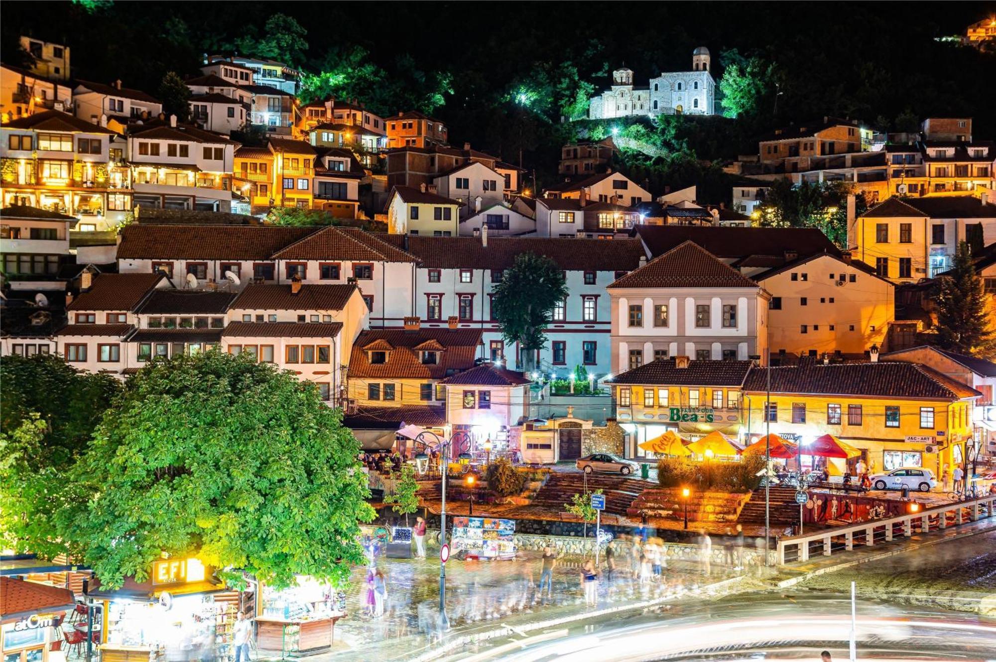 Sky Hotel Prizren Bagian luar foto