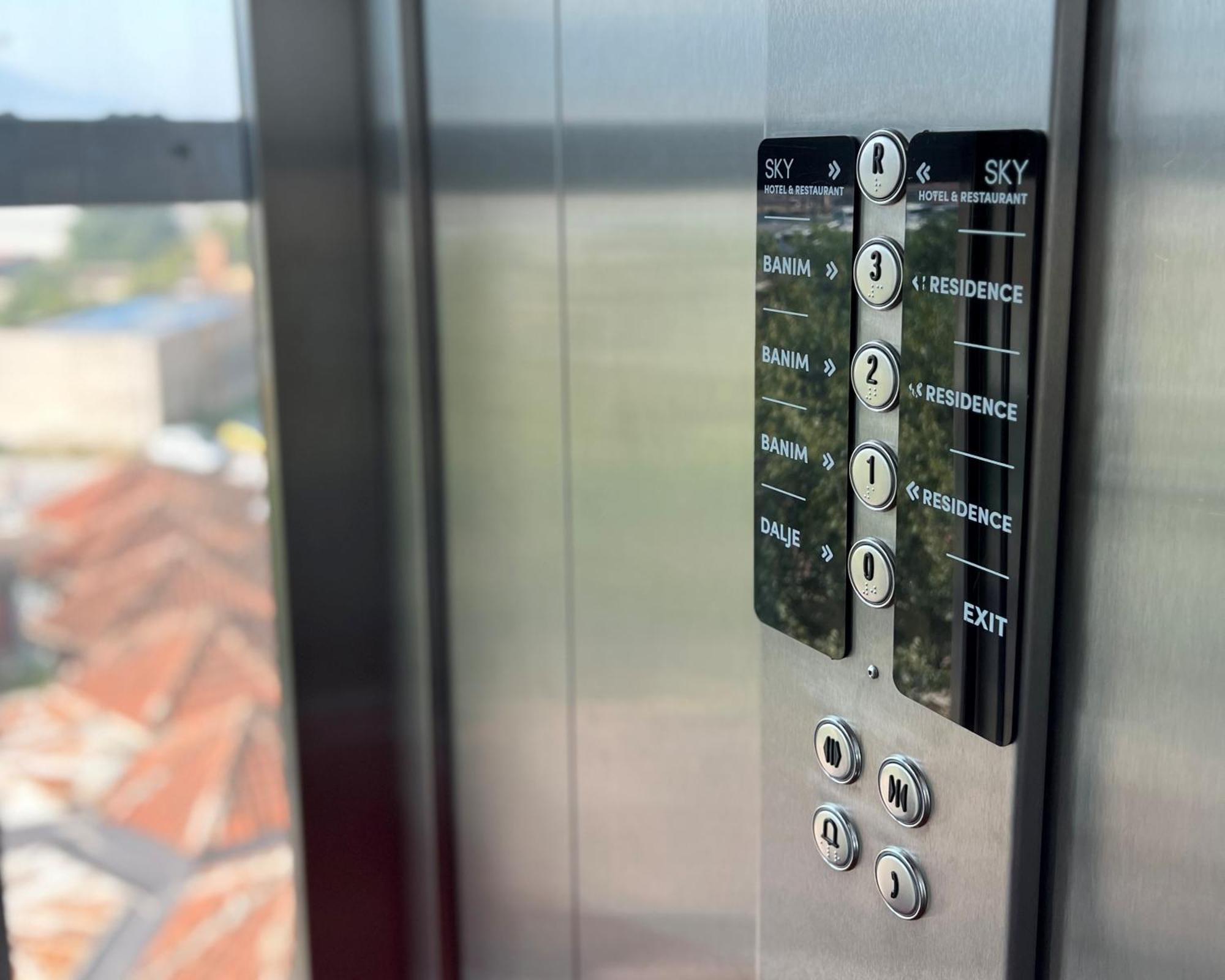 Sky Hotel Prizren Bagian luar foto