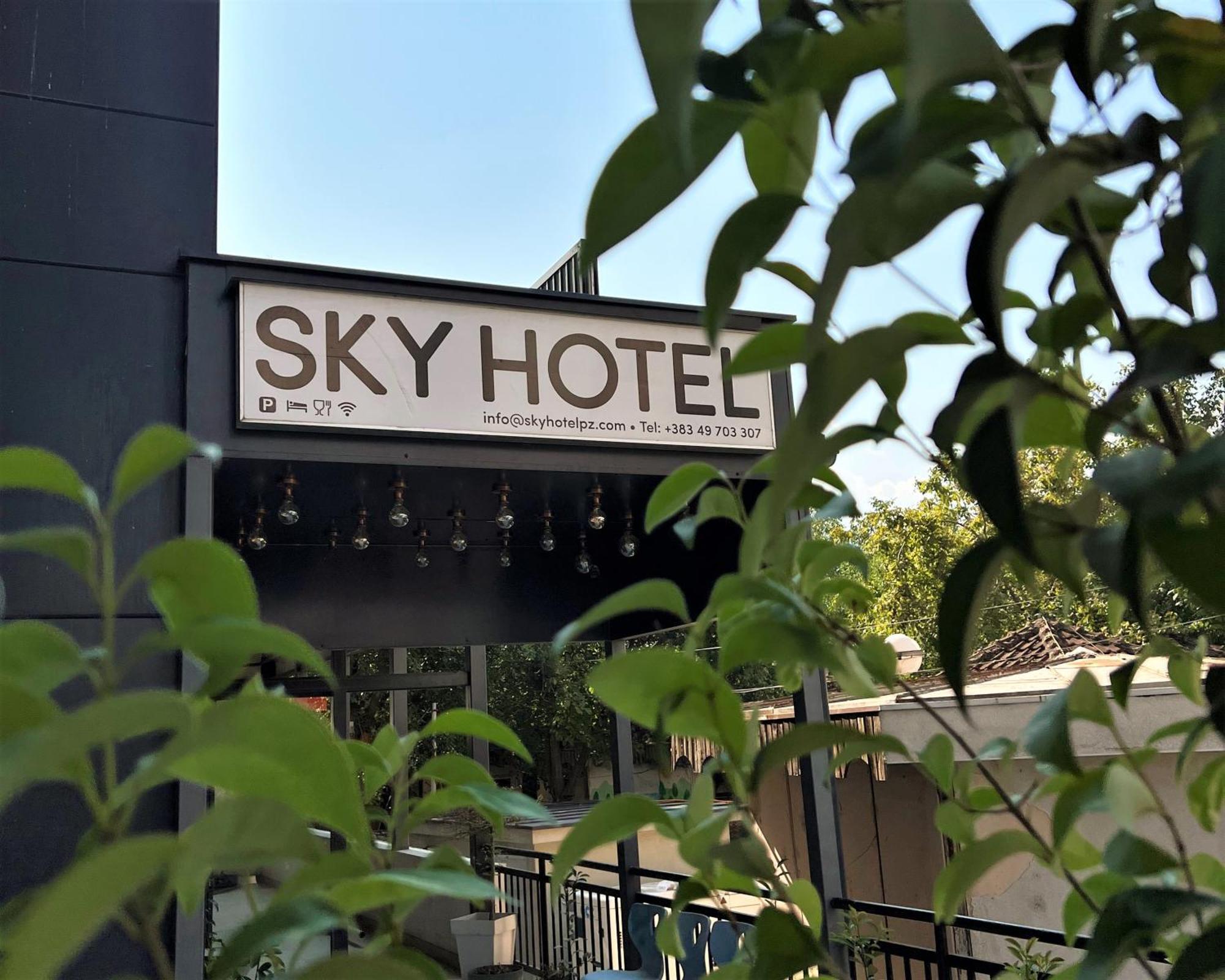 Sky Hotel Prizren Bagian luar foto